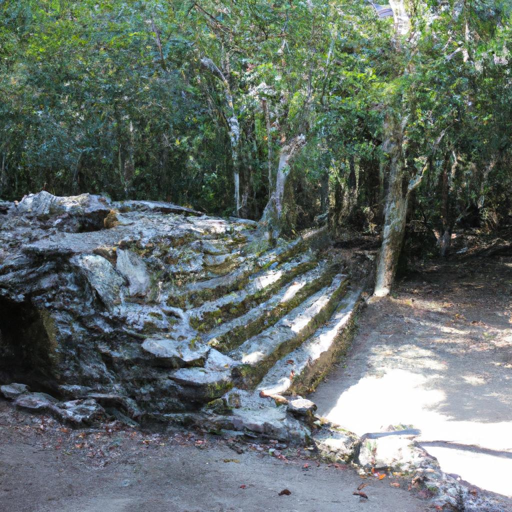 El Descubrimiento De La Ciudad Maya De Coba En México Ha Revelado Pirámides Y Calzadas Antiguas Que Muestran La Planificación Urbana Y El Comercio Maya.