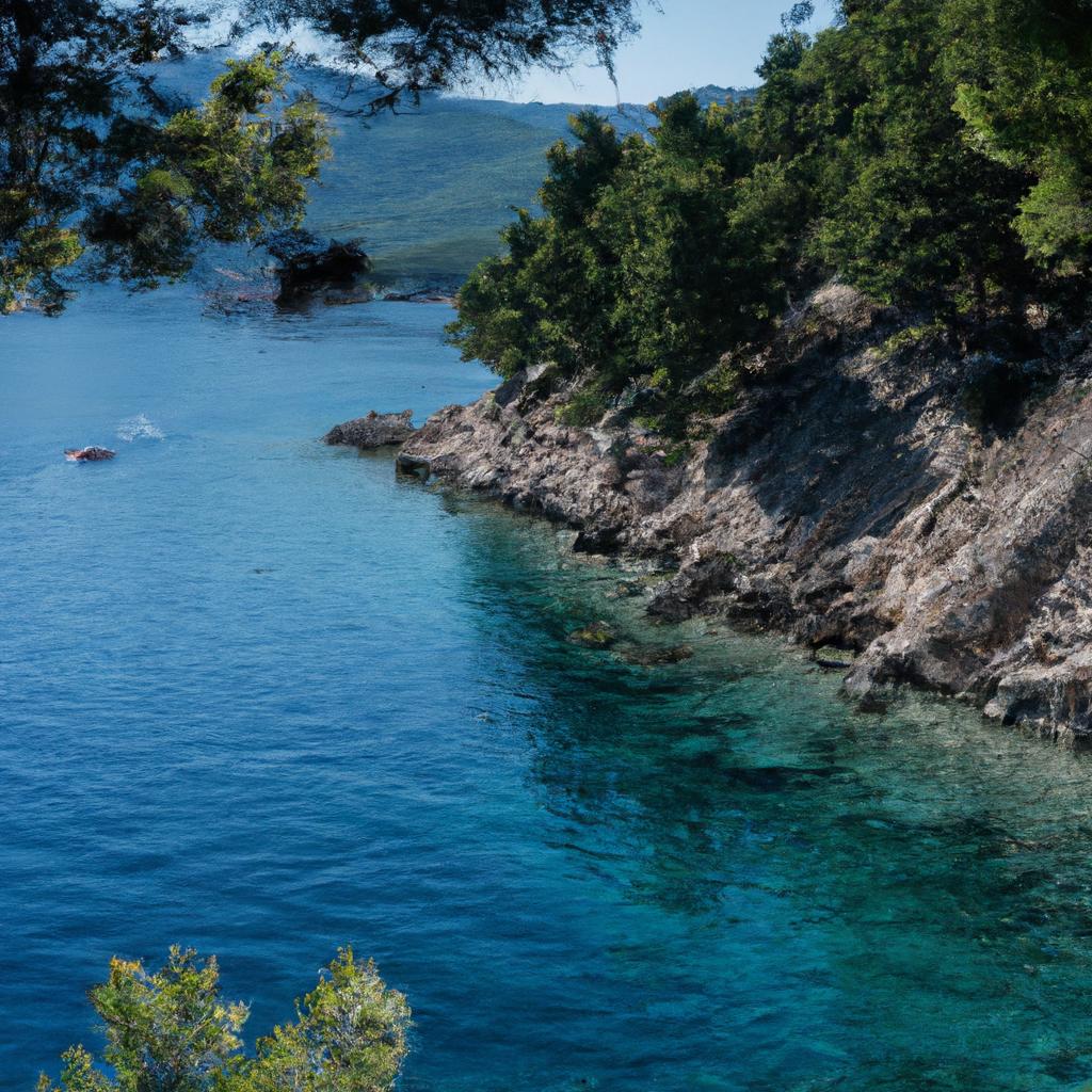 La Costa Dálmata En Croacia Es Famosa Por Sus Impresionantes Acantilados Y Aguas Cristalinas.